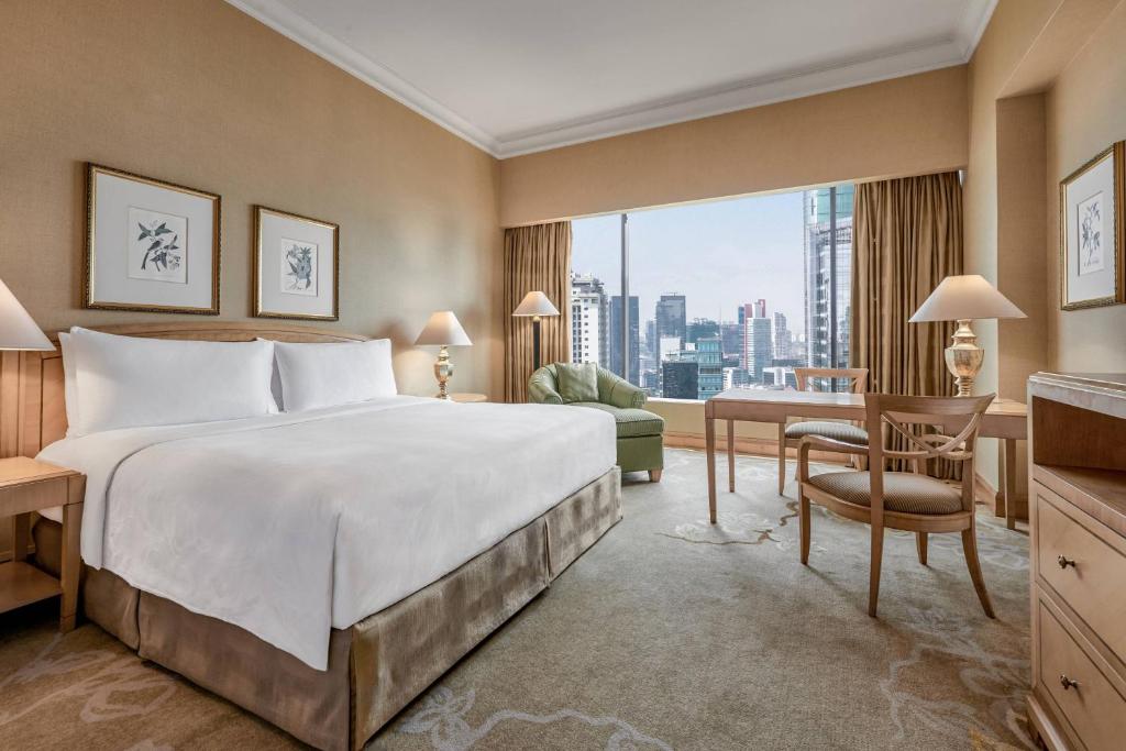 Postel nebo postele na pokoji v ubytování JW Marriott Hotel Jakarta