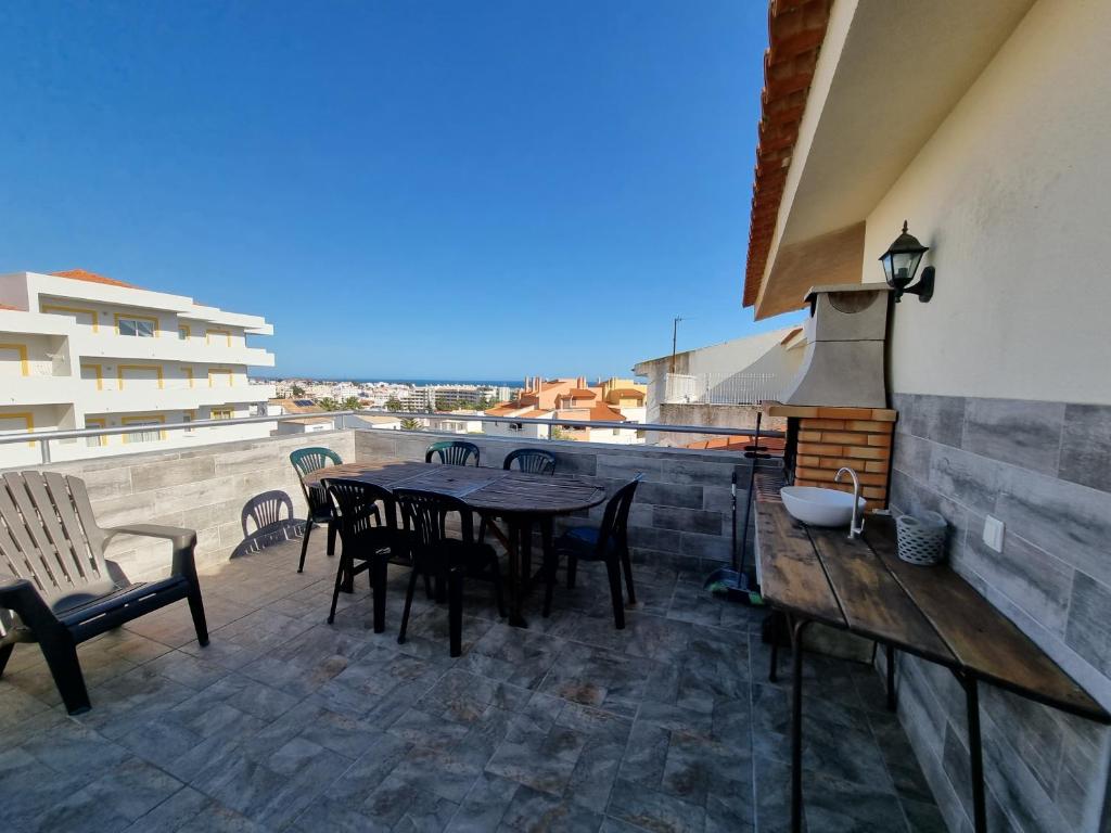 Sea view Penthouse 10 min walking Albufeira old town and Beach Pescadores - 三居室公寓