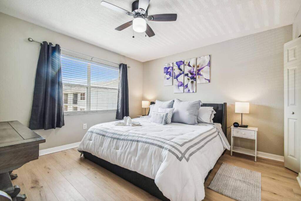 a bedroom with a bed and a ceiling fan at The Orchid by DNY Prime in Tampa