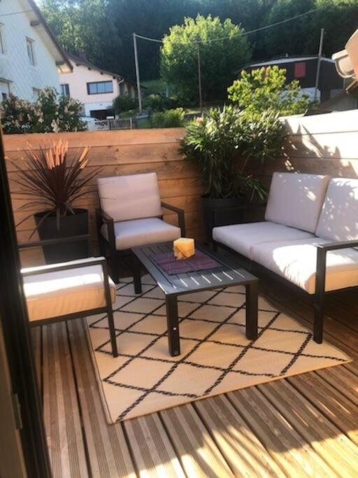 Patio lub wspólna przestrzeń na świeżym powietrzu w obiekcie Chez Alixe - Appartement avec terrasse
