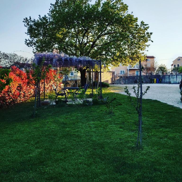 a garden with a gazebo and a tree at Mama Residence in Rovinjsko Selo