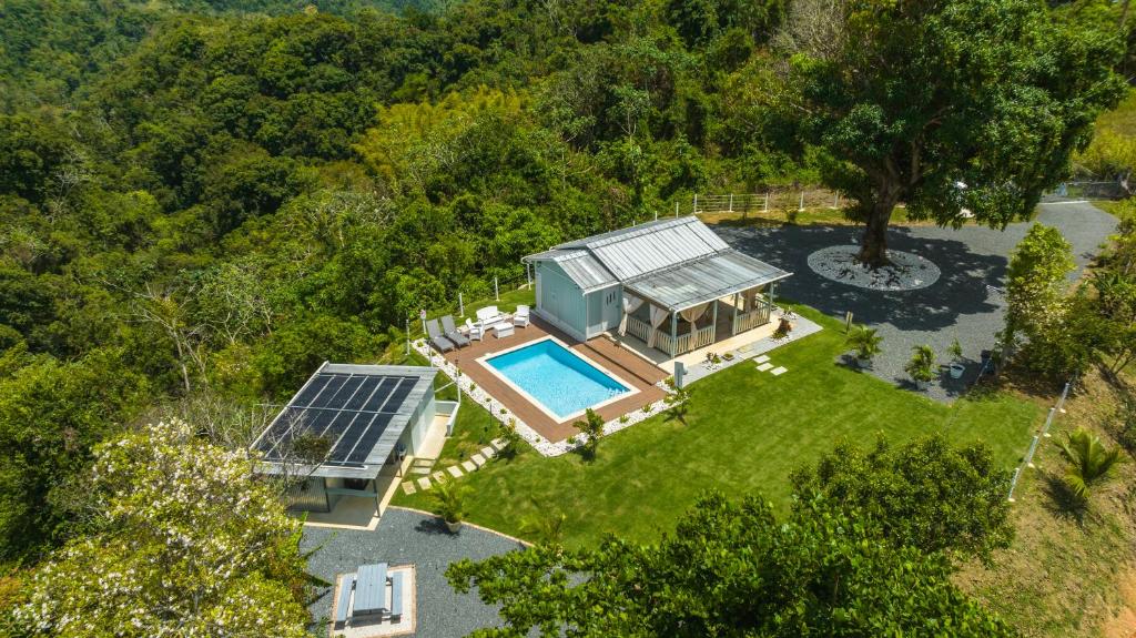 an overhead view of a house with a pool and a solarium at Bello Amanecer Guest House with Private Pool in Anasco