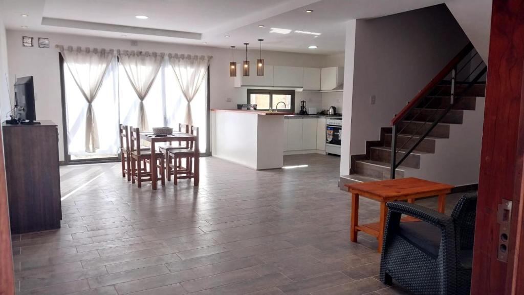 a kitchen and a living room with a table and chairs at Dúplex 2 Luján de Cuyo in Ciudad Lujan de Cuyo