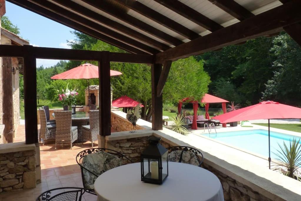 Basen w obiekcie Beautiful Home with Large Gardens and Heated Pool lub w pobliżu