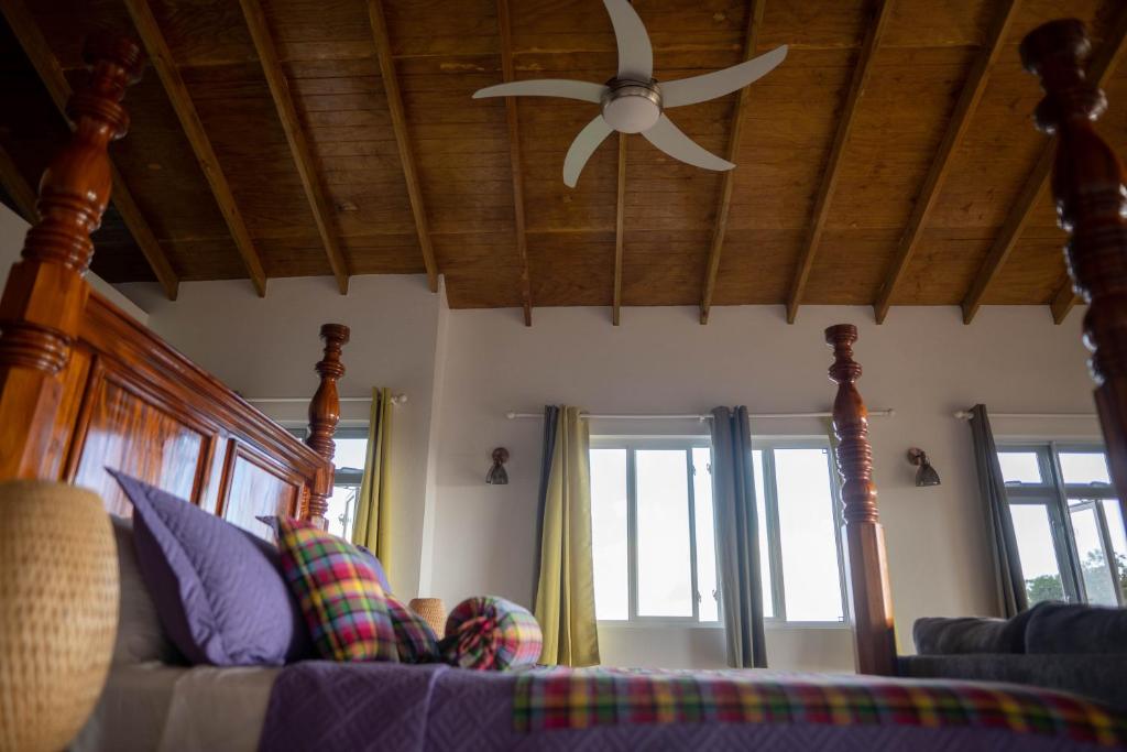 Postel nebo postele na pokoji v ubytování Belle Etoile - Celestial Hideaway