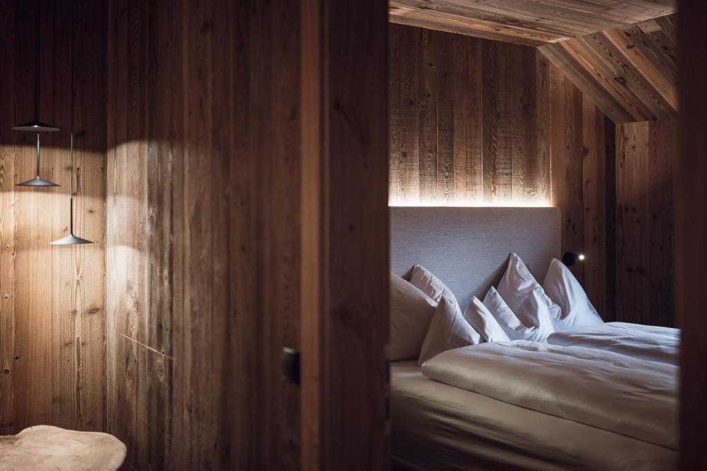 Posteľ alebo postele v izbe v ubytovaní Amus Chalets Dolomites - Luxury Chalets South Tyrol