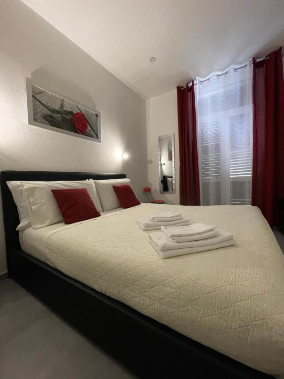 Postel nebo postele na pokoji v ubytování LE CAMERE DI OLTI