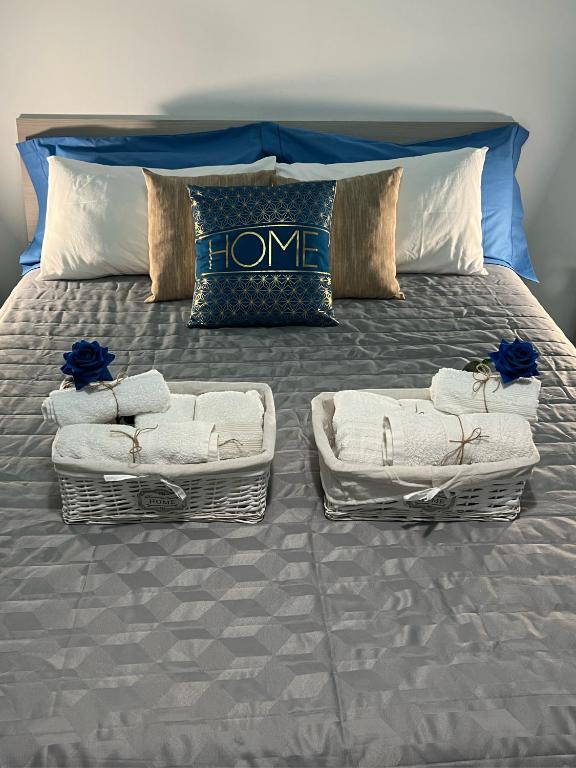 A bed or beds in a room at Gabry central apartment Palermo