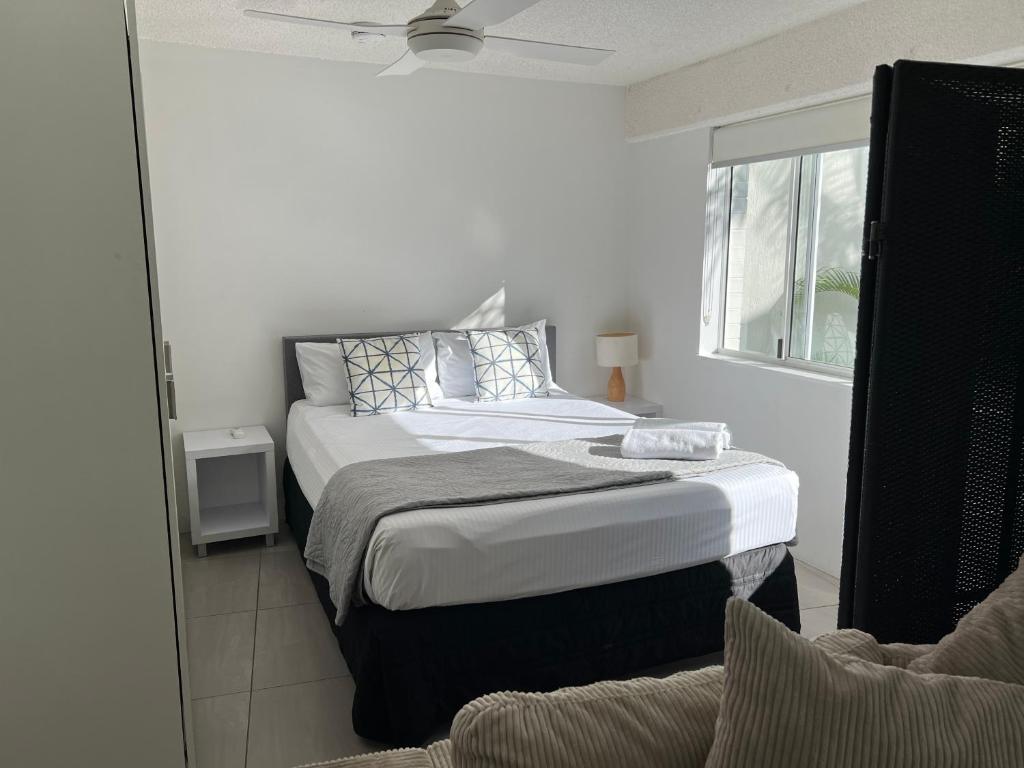 Postel nebo postele na pokoji v ubytování Beachside Mooloolaba