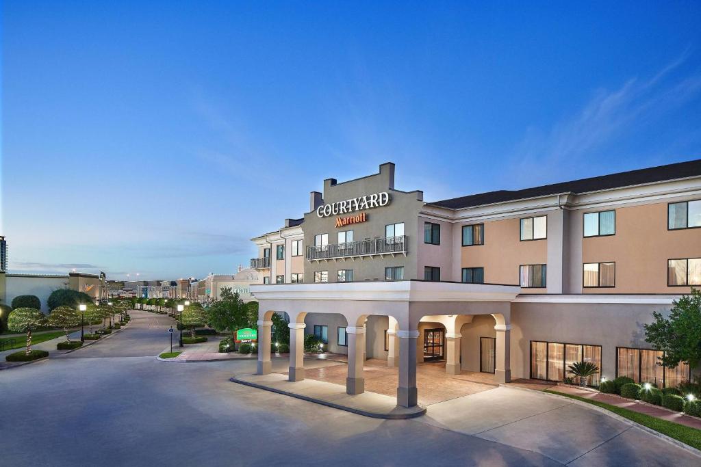 a rendering of the front of a hotel at Courtyard Shreveport-Bossier City/Louisiana Boardwalk in Bossier City