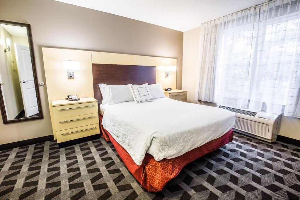 TownePlace Suites by Marriott Gilford - 1 Bedroom Junior Suite, 1 Queen, Sofa Bed