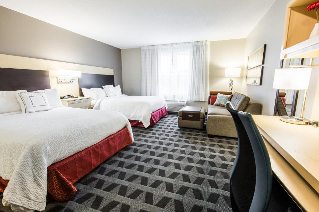 TownePlace Suites by Marriott Gilford - Estudio, 2 Dobles, Sofá Cama