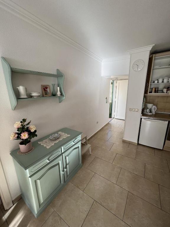 Kuchyň nebo kuchyňský kout v ubytování Mareverde Casa Eviwa I-118 by VivaTenerife