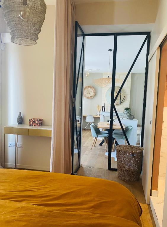 Zdjęcie z galerii obiektu Superbe appartement Pessac centre w mieście Pessac