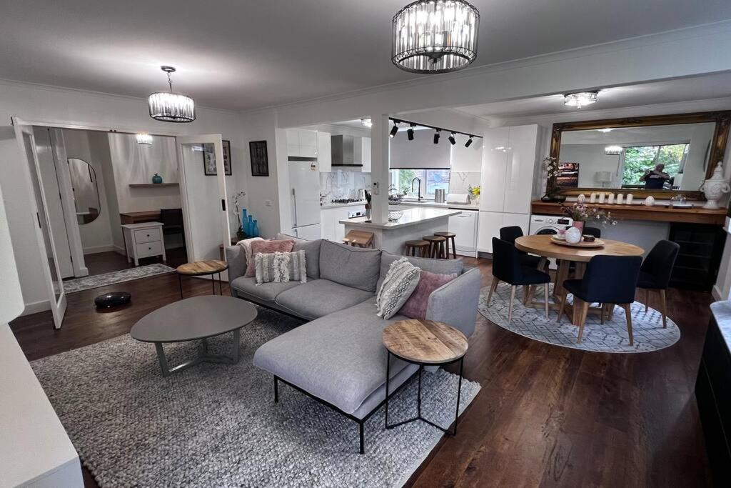 Large Toorak Village luxurious Apartment 20 OFF, Melbourne (updated