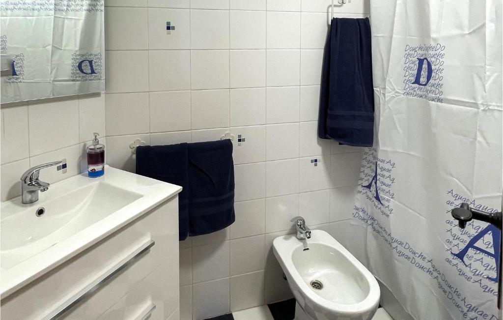 A bathroom at Nice Apartment In La Manga With Wifi