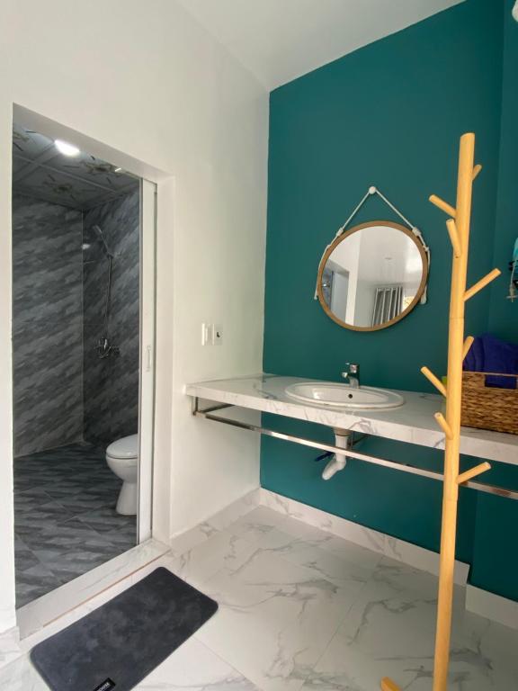 Koupelna v ubytování Cat Ba Santorini Homestay