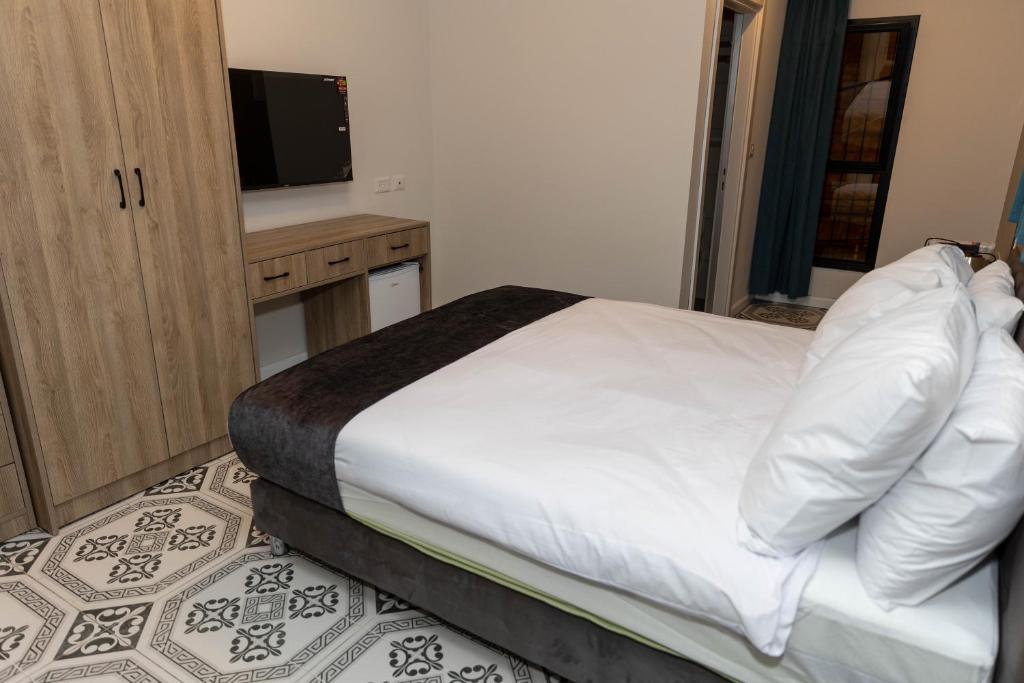 Postel nebo postele na pokoji v ubytování Saint Jacob Hotel