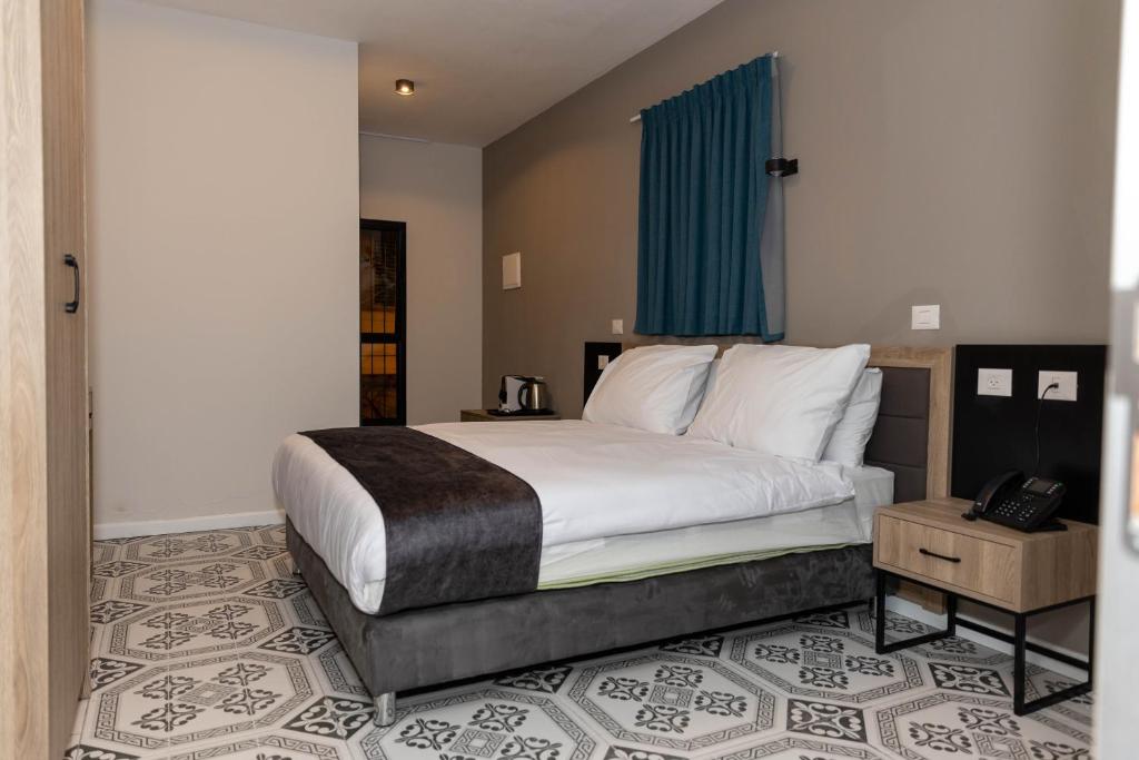 Postel nebo postele na pokoji v ubytování Saint Jacob Hotel