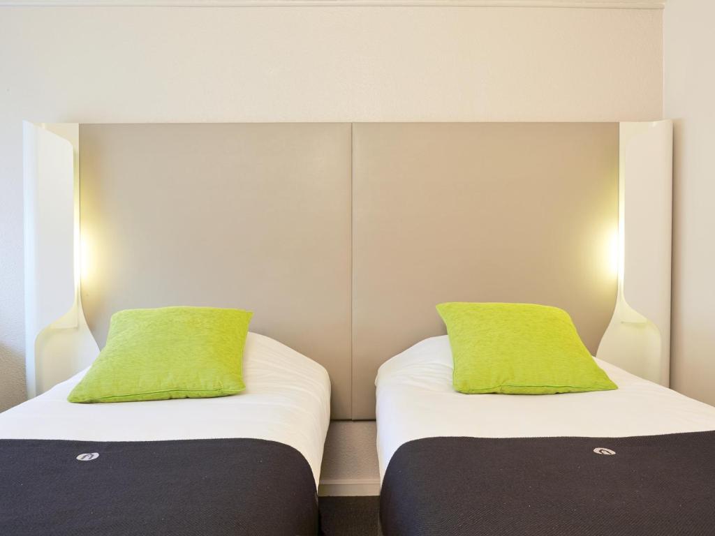 Postel nebo postele na pokoji v ubytování Campanile Hotel Senlis