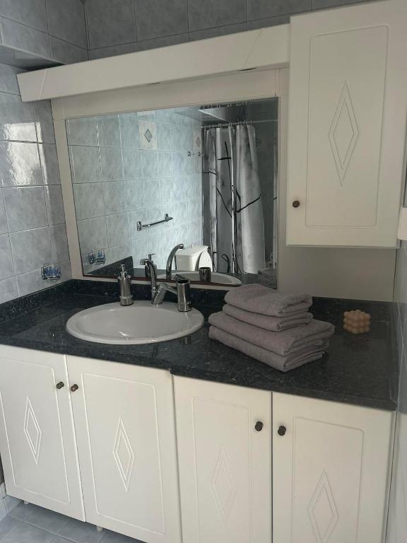 Koupelna v ubytování New Lindos Studio 45 renovated