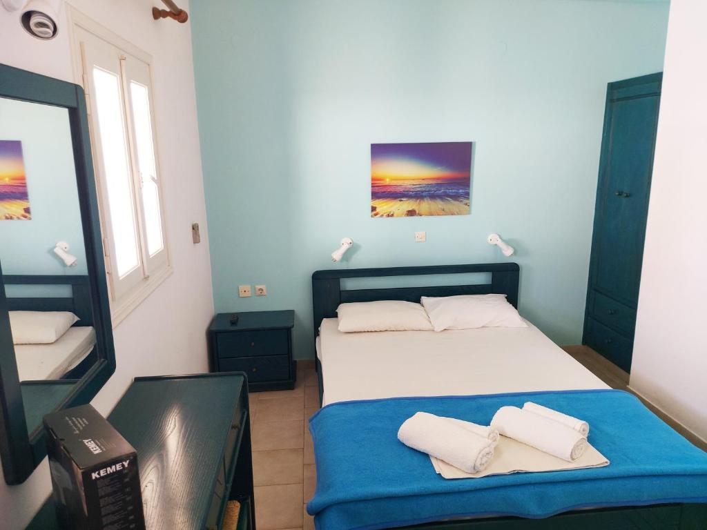 Postel nebo postele na pokoji v ubytování Aigaio View Studios & Rooms