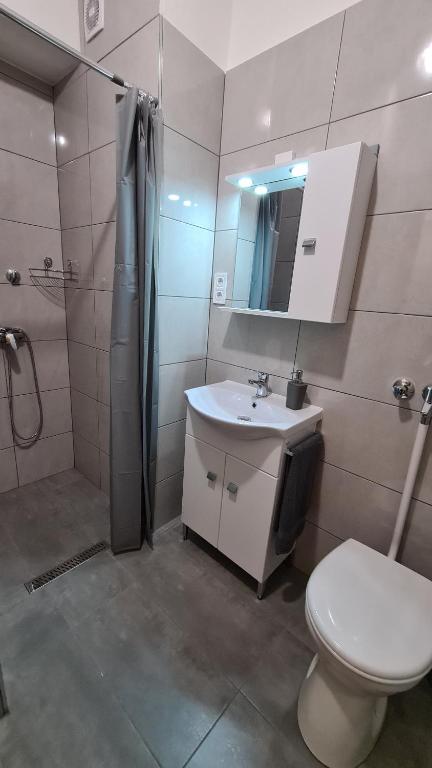 Łazienka w obiekcie HÉDER APARTMANOK