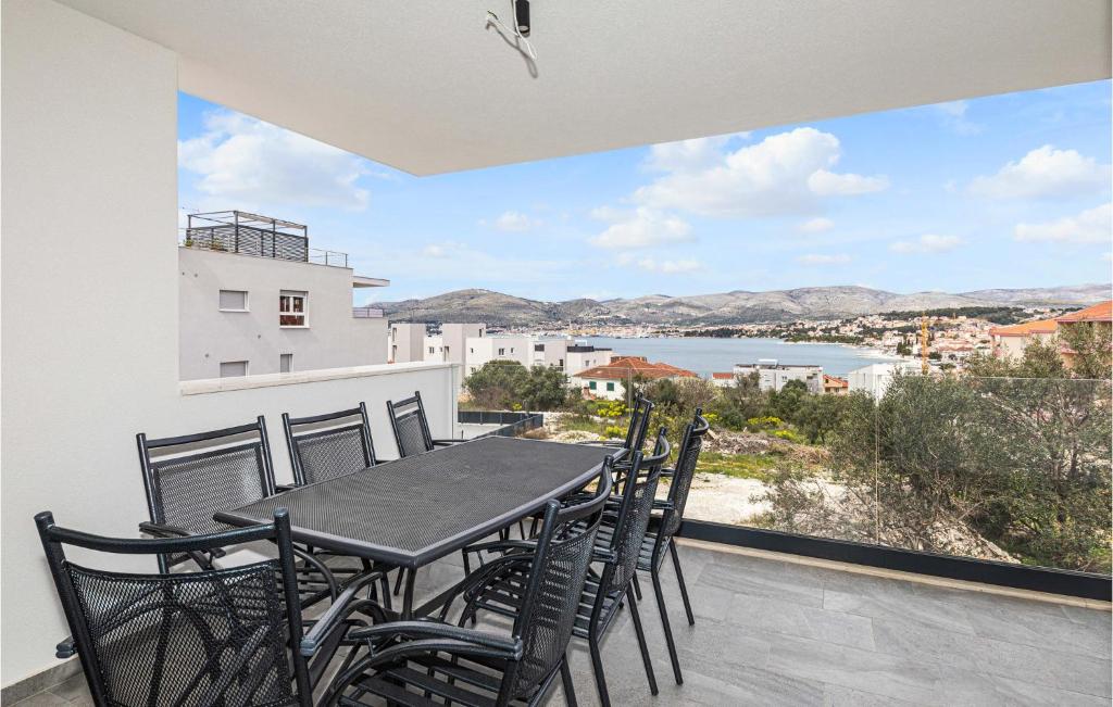Nice Apartment In Okrug Gornji With Wifi