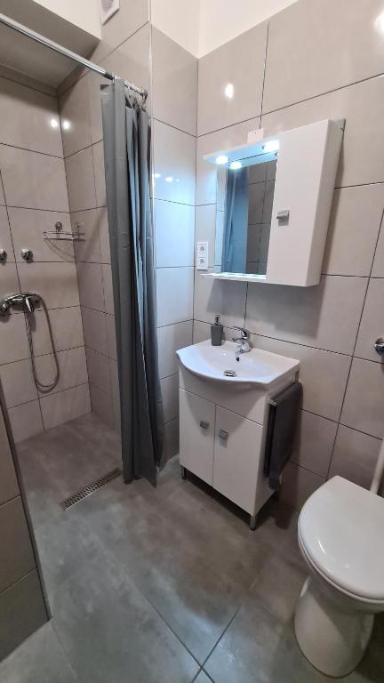 Łazienka w obiekcie HÉDER APARTMANOK