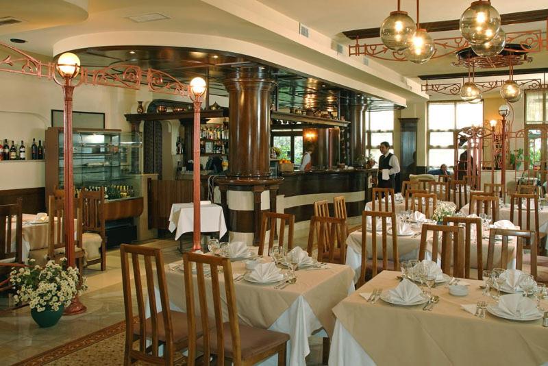 Restaurace v ubytování Hotel Irisa