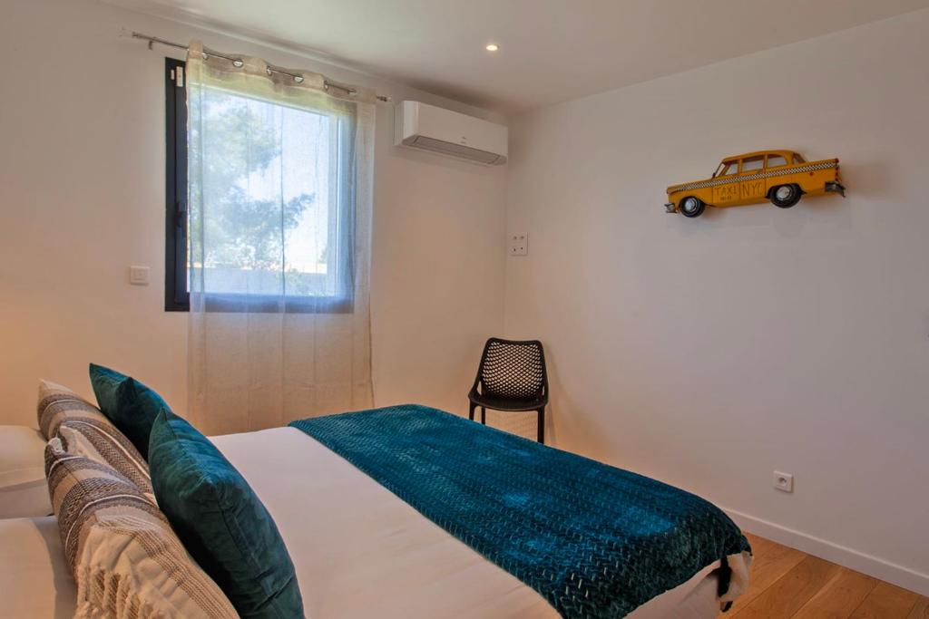 Posteľ alebo postele v izbe v ubytovaní Villa avec piscine bbq pétanque Calme à 5km de la plage de sable de Calvi