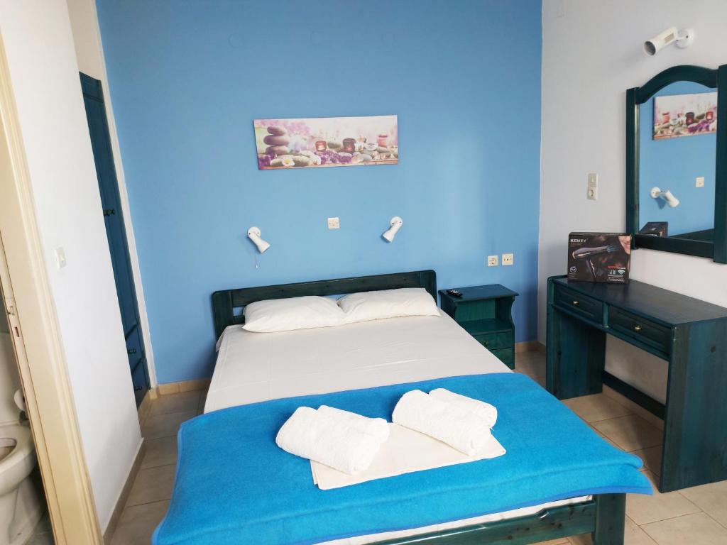 Postel nebo postele na pokoji v ubytování Aigaio View Studios & Rooms