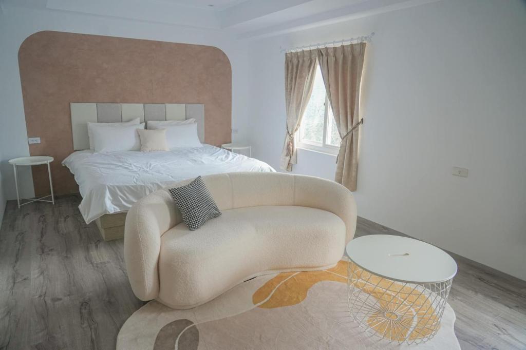 En eller flere senge i et værelse på Gegbyan
