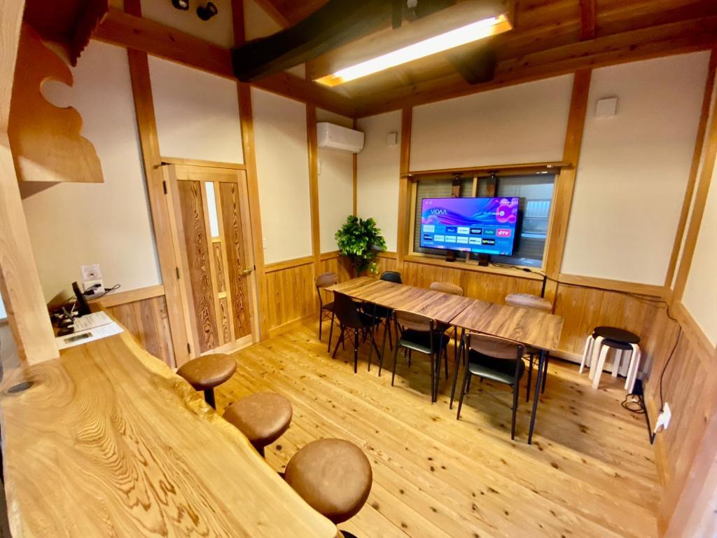 TV a/nebo společenská místnost v ubytování ARS Hotel Nikko Imaichi 一棟貸切