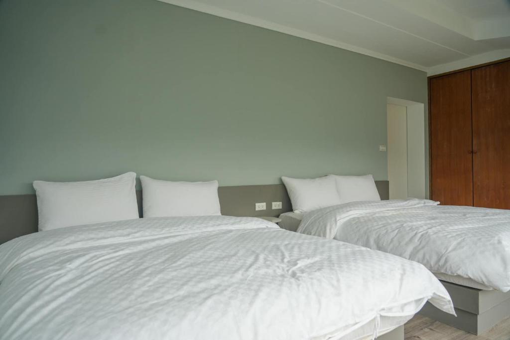 Uma cama ou camas num quarto em Gegbyan