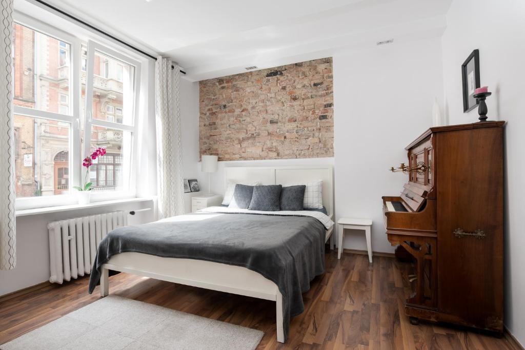 Posteľ alebo postele v izbe v ubytovaní Piano Apartment w sercu Starego Miasta