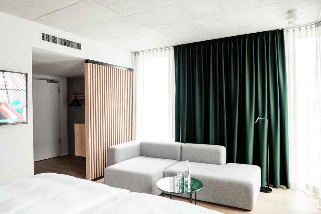 Postel nebo postele na pokoji v ubytování Coreum Hotel