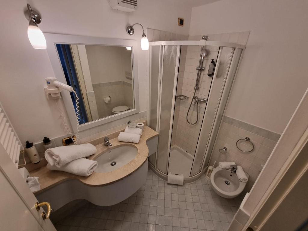 Le Terrazze sul Lago Hotel & Residence - One-Bedroom Suite With Terrace And Lake View