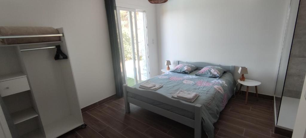 Postel nebo postele na pokoji v ubytování F4 à Porticcio avec piscine et vue sur mer