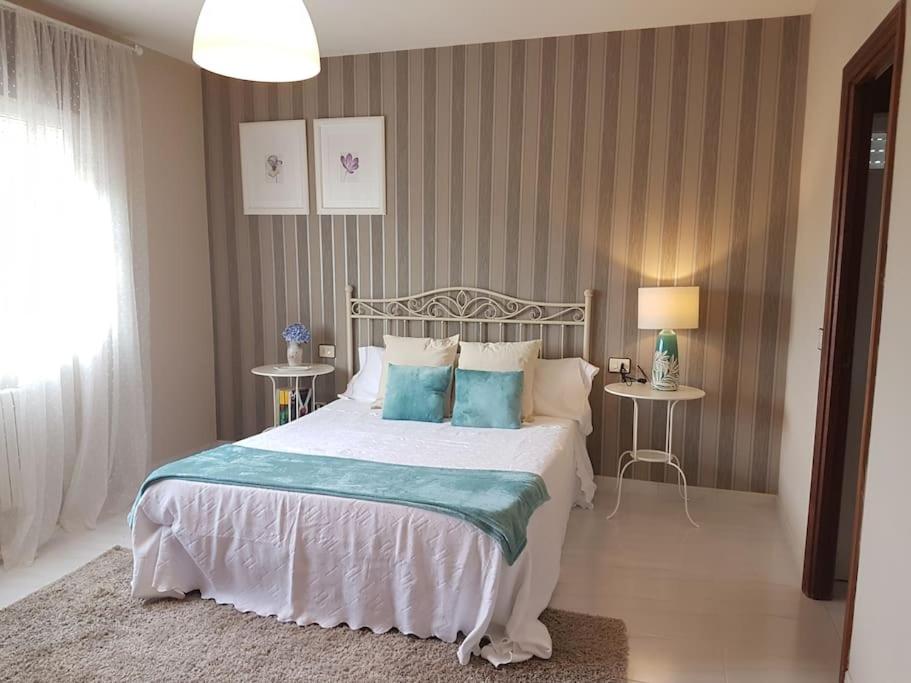 Postel nebo postele na pokoji v ubytování villa ponderosa