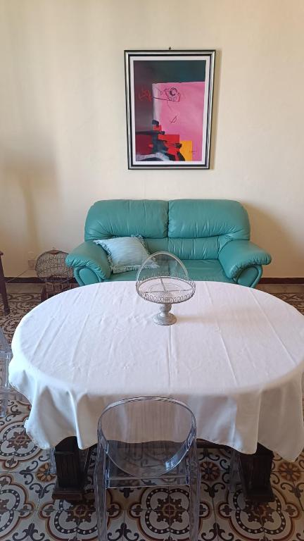 A seating area at Venticello di mare