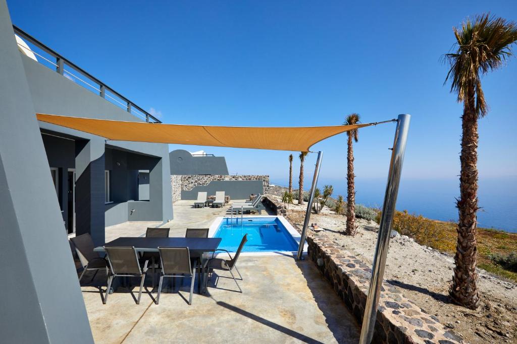 Basen w obiekcie Theano Cave Suites & Villas lub w pobliżu