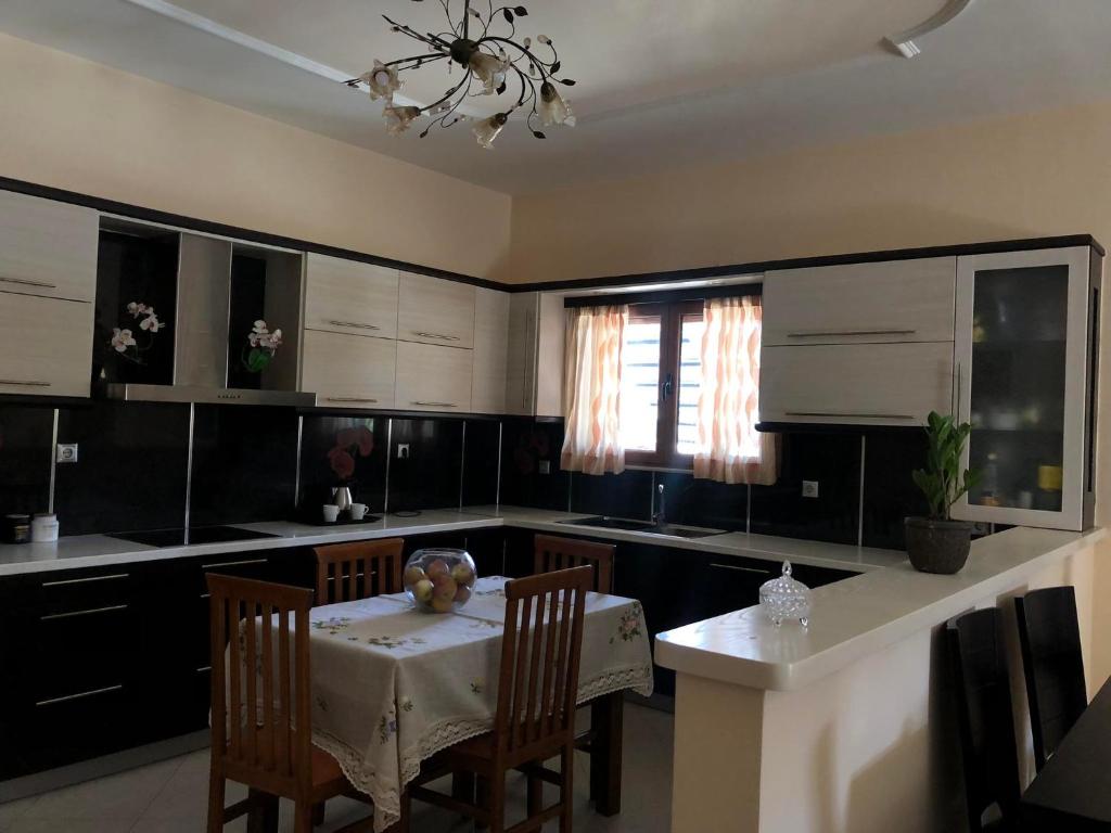 Cucina o angolo cottura di Milos Apartments