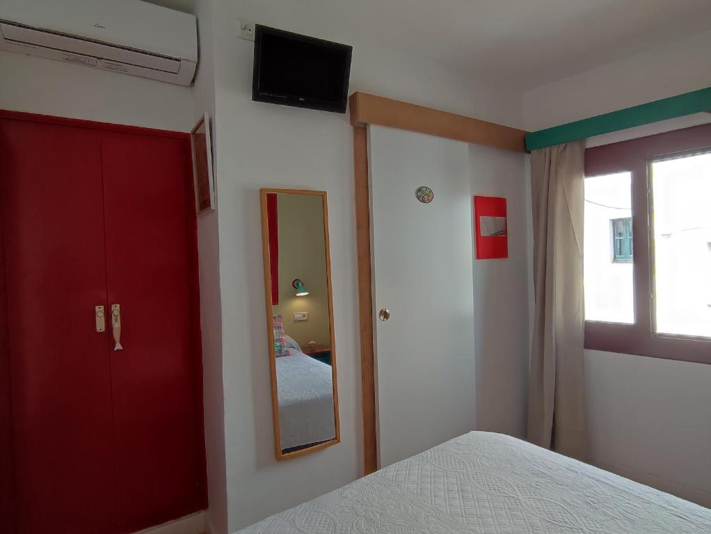 Hotel Cap d'Or - Children only from 12 years old - Single Room With Side Sea View