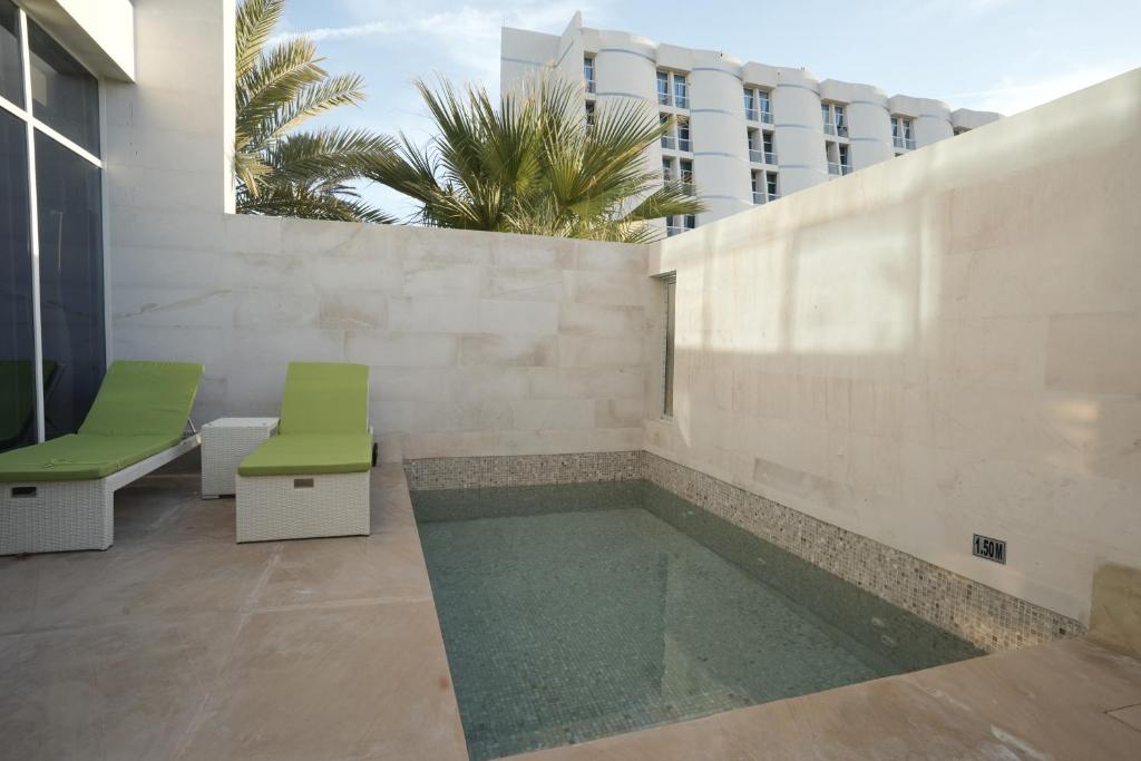 Bazén v ubytování Alberni Jabal Hafeet Hotel Al Ain nebo v jeho okolí