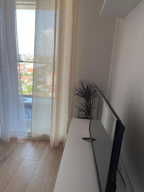 Comfy Nest Apartment- free parking - Imazhi 9