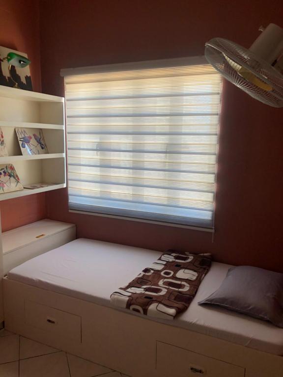 3BR 70sqm Free internet, Penthouse unit in Ermita, Manila near US Embassy - Housity