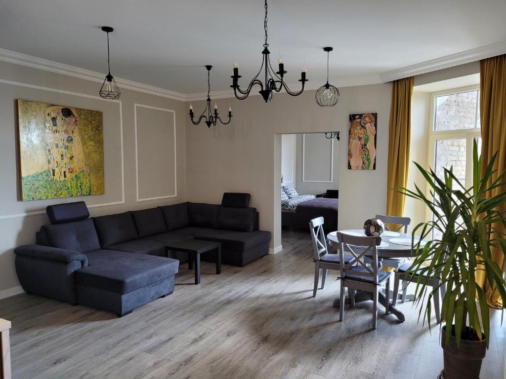 a living room with a couch and a table at Apartament Danoe in Łódź