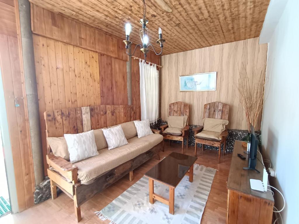 A seating area at Chalet Juana La Concha Valle de Agaete