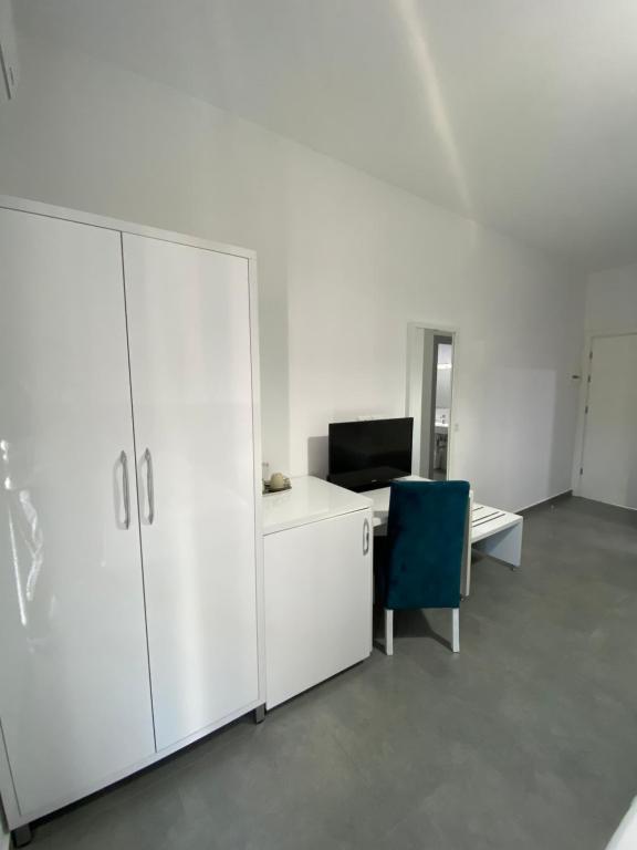 TV a/nebo společenská místnost v ubytování Eraldo's Rooms and Apartments